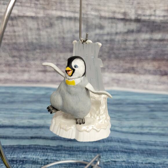 Hallmark 2006 Mumbles Moves Keepsake Christmas Ornament penguin happy feet - Picture 6 of 8